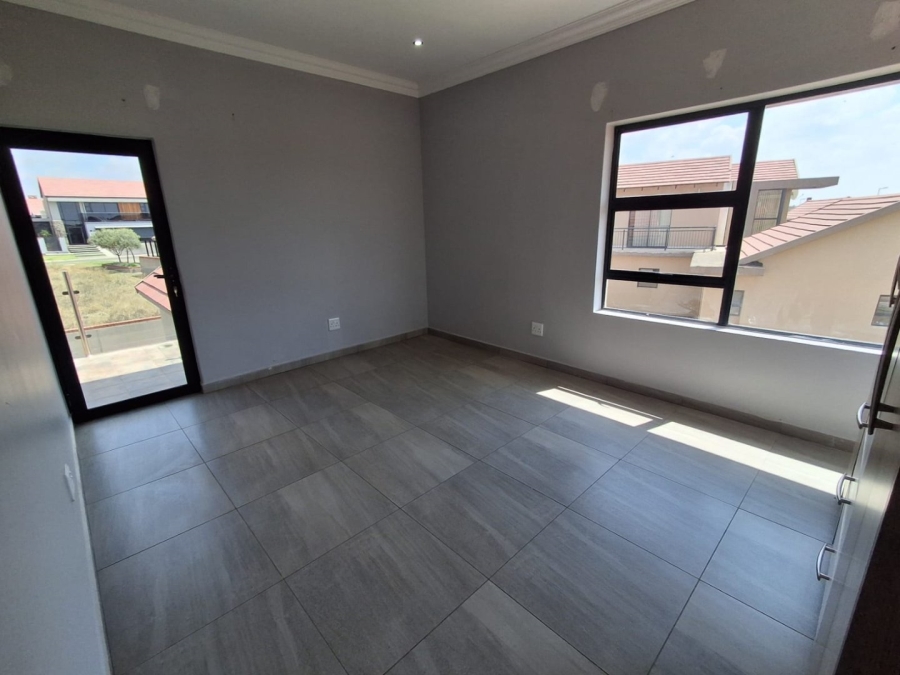 5 Bedroom Property for Sale in Wild Olive Estate Free State